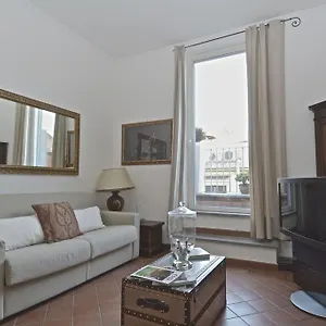 Spanish Steps Corner Apartment Rome